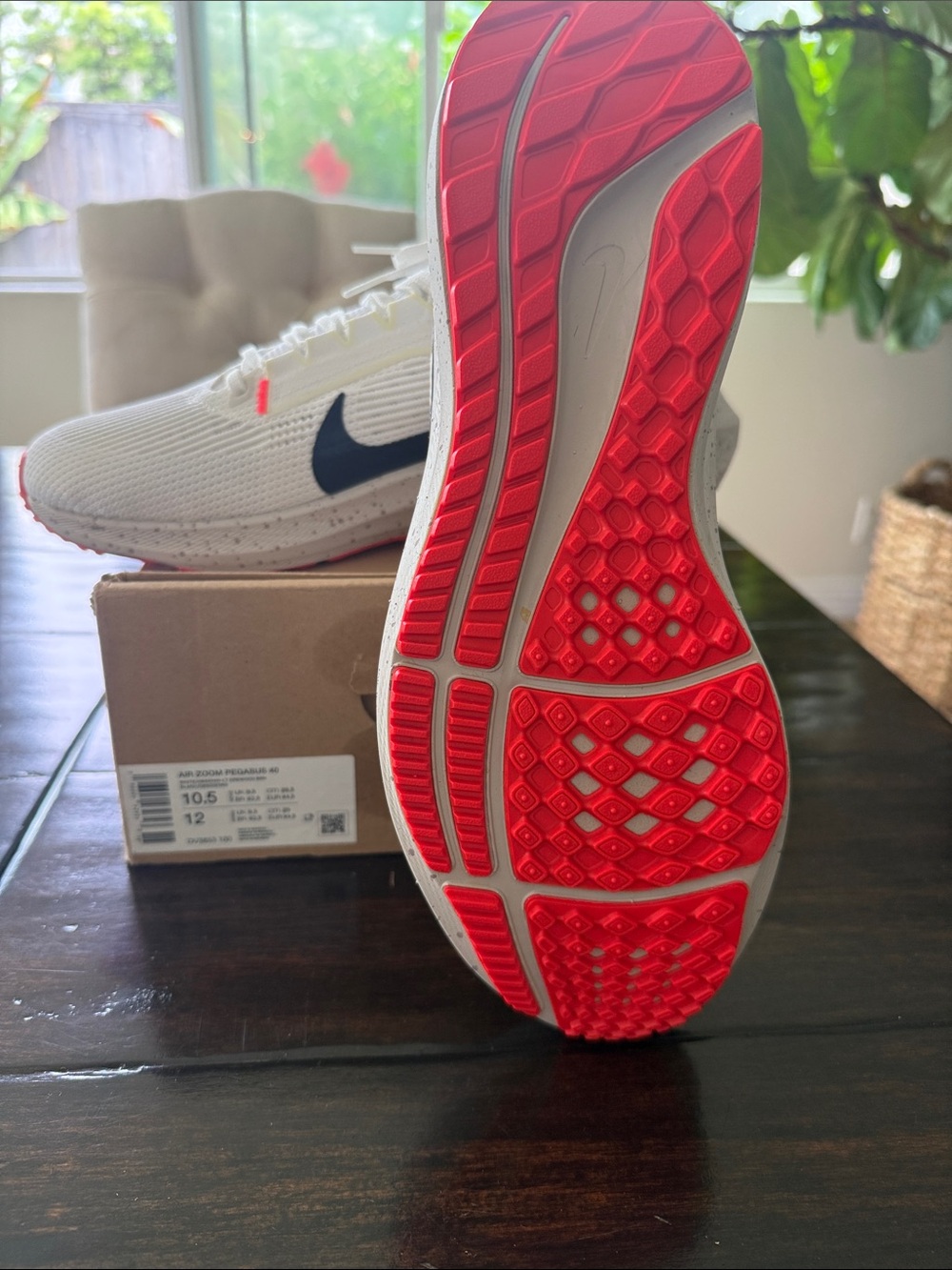 Brand New with Box Men’s 10.5 Nike Air Zoom Pegasus 40 White/Obsidian-LT